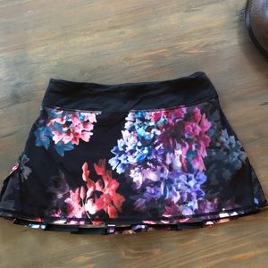 LULULEMON FLORAL TENNIS/RUN SKIRT SIZE 6!!